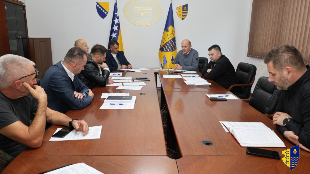 Razmatran zahtjev neformalne grupe građana u vezi sa problematikom pasa lutalica