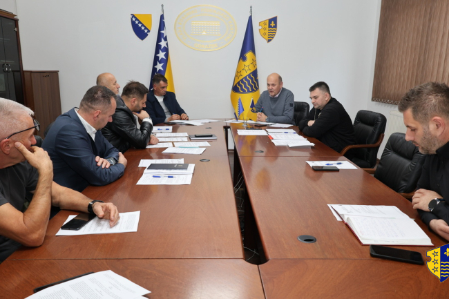 Razmatran zahtjev neformalne grupe građana u vezi sa problematikom pasa lutalica