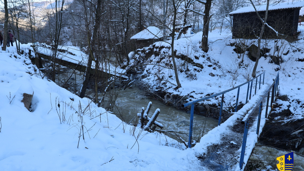 Osiguran montažni most čija postavka će omogućiti nesmetanu putnu  komunikaciju prema selu Mihovići